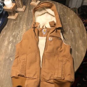 Carharrt Sherpa lined vest. Size small
